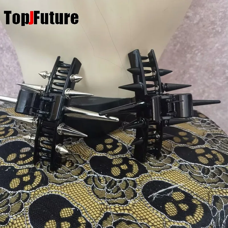 Women Y2K girl Harajuk Gothic lolita cosplay Grasp Clip spike horn Oval Hollow rivet Grasp Hair Crab Hair Accessories claws