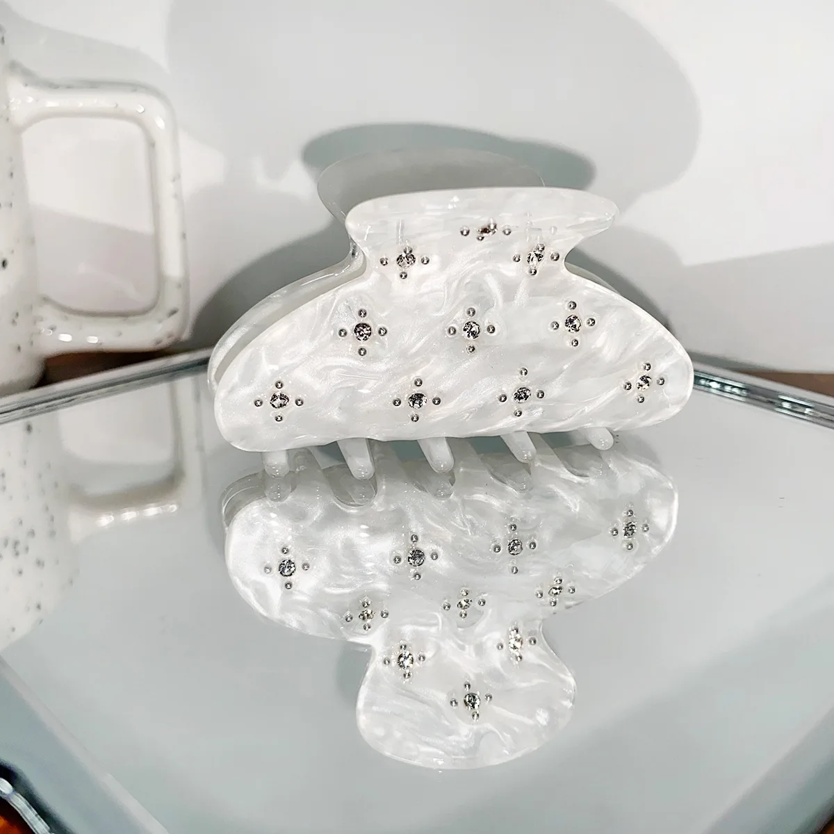 1pc Diamond inlay, high-end feel, light luxury style, flower clip, personalized atmosphere, simple hair clip, hair accessory