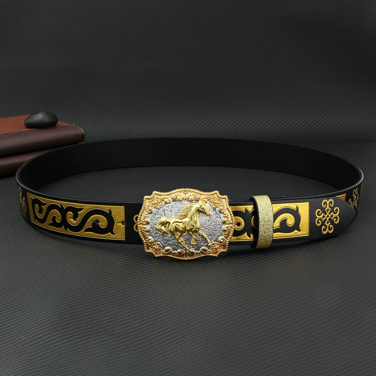 1 piece of street style trendy men's belt, horse shaped buckle, youth belt, retro printed gold flower personalized versatile jea