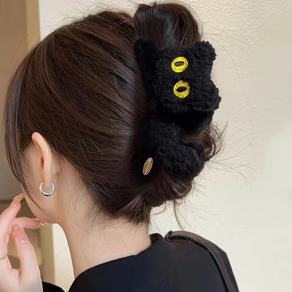1/2pcs Autumn and Winter Fashion Plush Cat Claw Clip, Cute Cartoon Women's Shark Clip, Super Cute Ponytail Bun Clip.