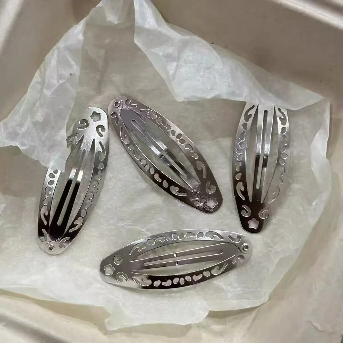 Y2K Style Women's Metal Hair Clips Set of 4/2 Fashionable BB Edge Clips for Daily Use