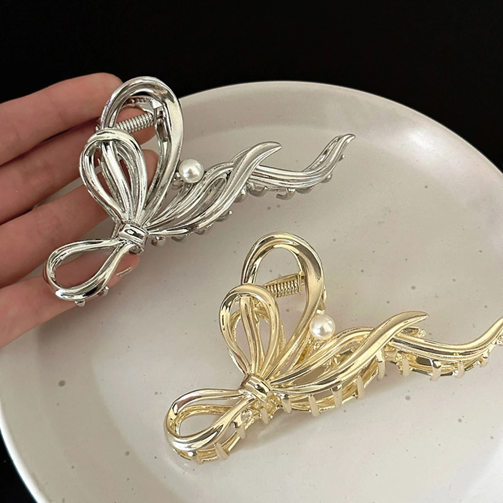 Bridal Hair Claw Clip Pearl Bow Ornament Wedding Party Accessory Elegant Metal Large Jaw Clip for Women's Bun Styling