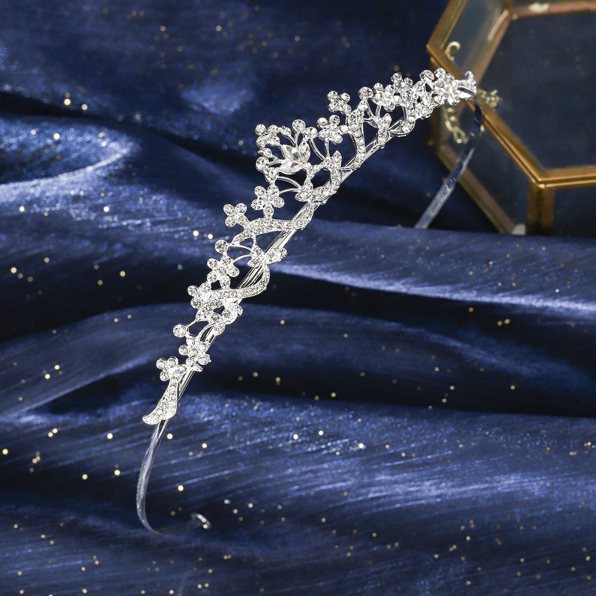Silver Luxury Pearl Women's Crown Delicate Rhinestone Flower Tiara Hair Band Holiday Party Jewelry Hair Accessories As Gift