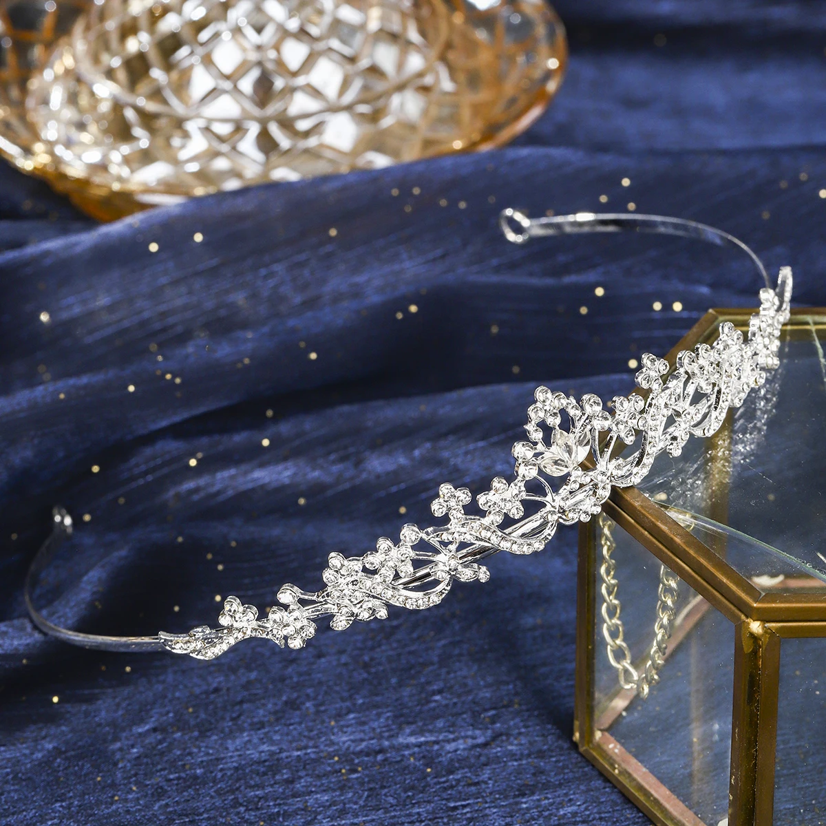 Silver Luxury Pearl Women's Crown Delicate Rhinestone Flower Tiara Hair Band Holiday Party Jewelry Hair Accessories As Gift
