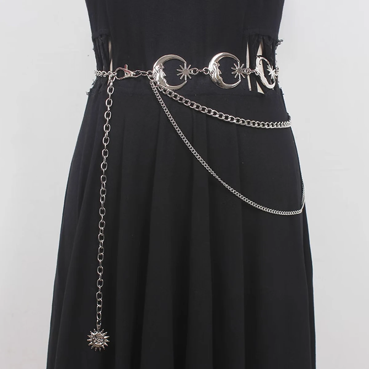 Fashion Vintage Gold Chain Belt Female Goth Moon Metal Designer Belts For Women High Quality Female Waist Tassle Goth Dress Cors