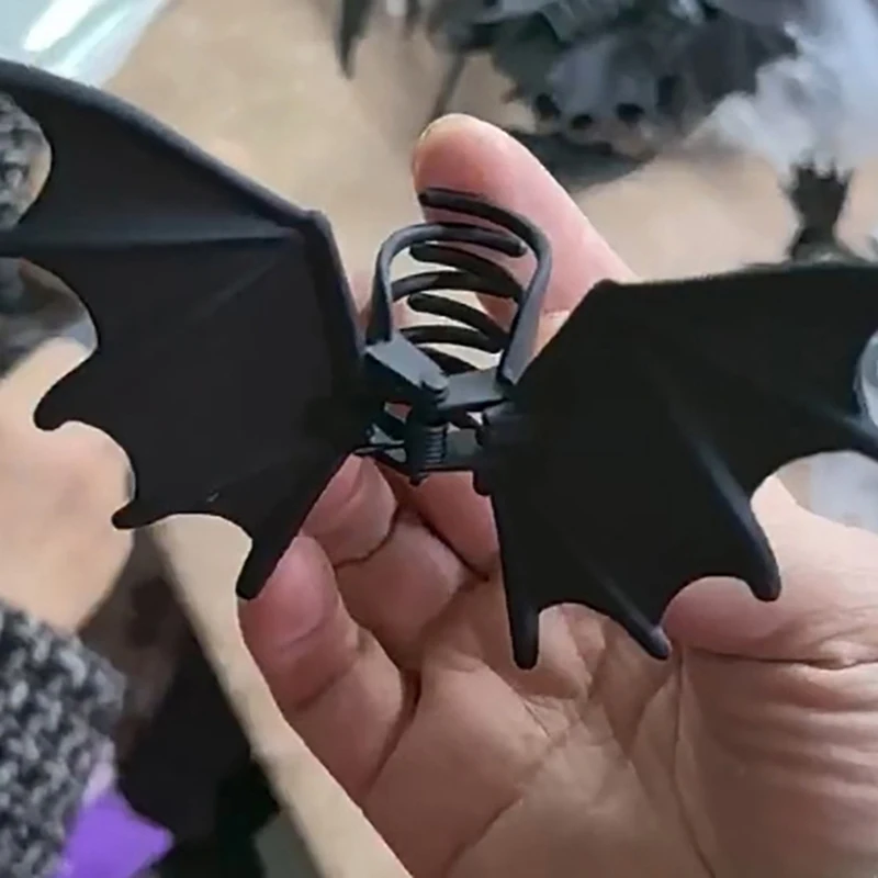 1 Piece Halloween Hair Accessories Metal Bat Hair Clips Black Color Cute Fashion Shark Clip For Women Girl Headwear Gifts