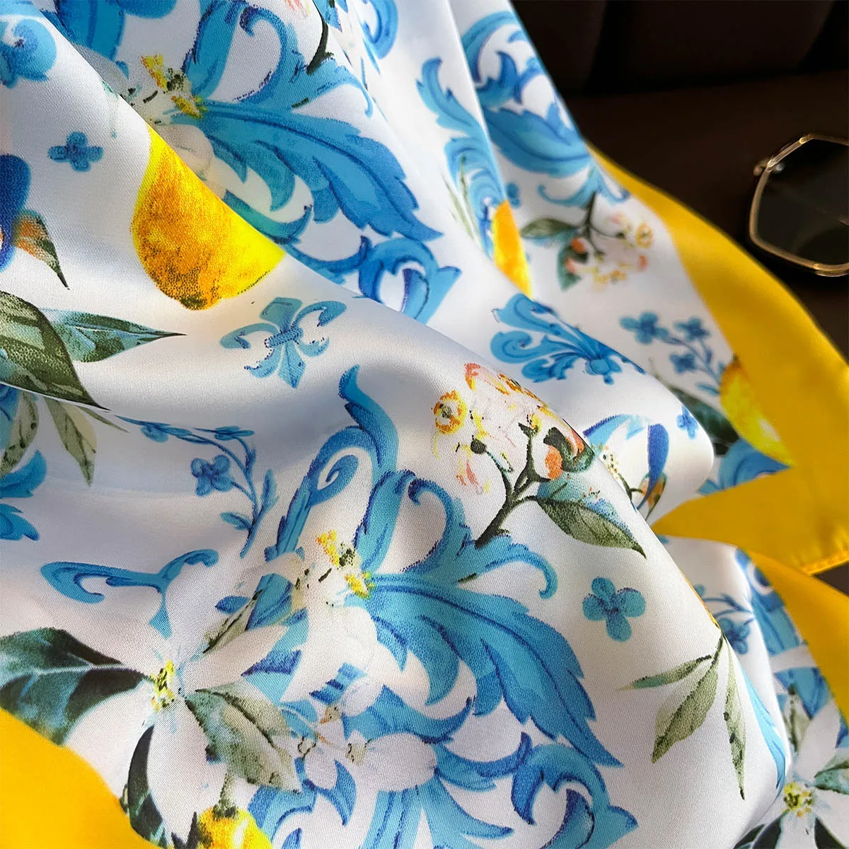 1pcs Summer Bright Color Oil Painting Lemon Print Small Square Women Satin Neck Tie Scarfs Soft Neat Ladies Neckerchiefs