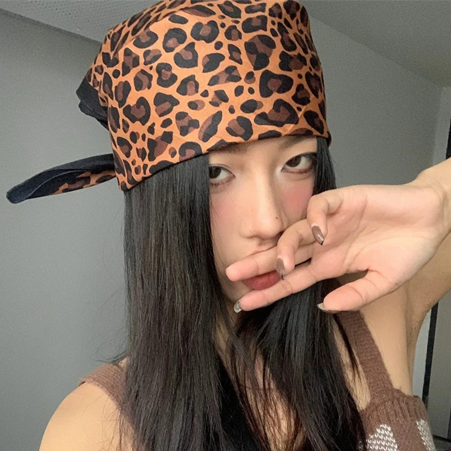 Women Leopard Print Headscarfs Lady Retro Y2K HipHop Square Headband Spicy Girl Style Street Dance Headscarf Fashion Accessories