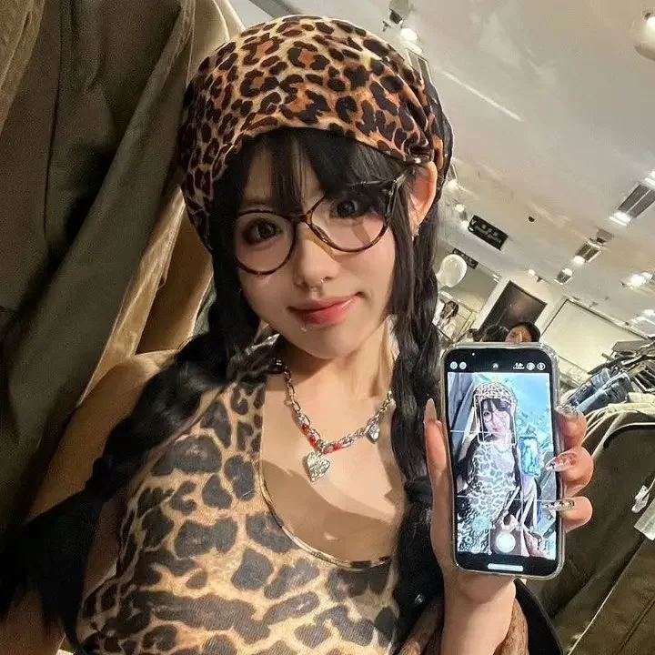 Women Leopard Print Headscarfs Lady Retro Y2K HipHop Square Headband Spicy Girl Style Street Dance Headscarf Fashion Accessories