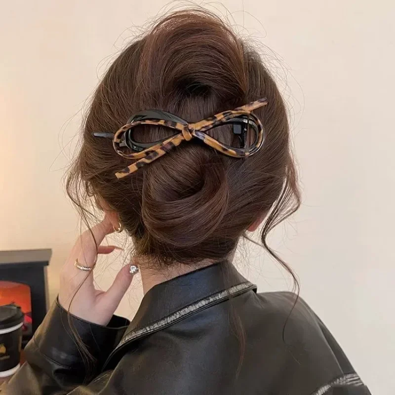 New Twisted Hair Clip PU Bow Barrettes Large Size Hair Clips Plastic Hairpin Sweet Daily Headwear Women Hair Accessories