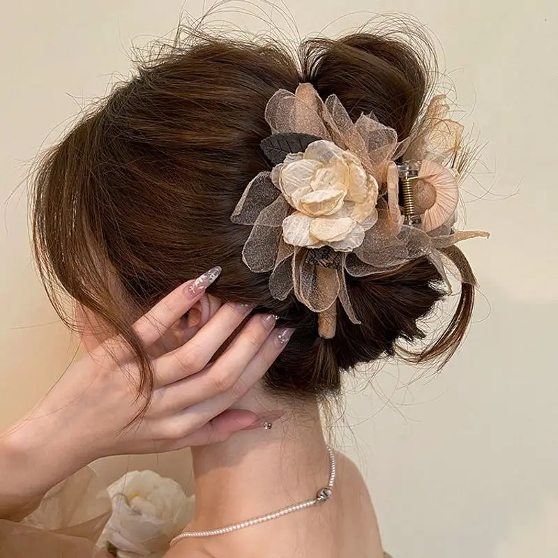 1pc Super fairy mesh, dried rose petals, high-end hair clip, shark clip, new hair clip and accessory