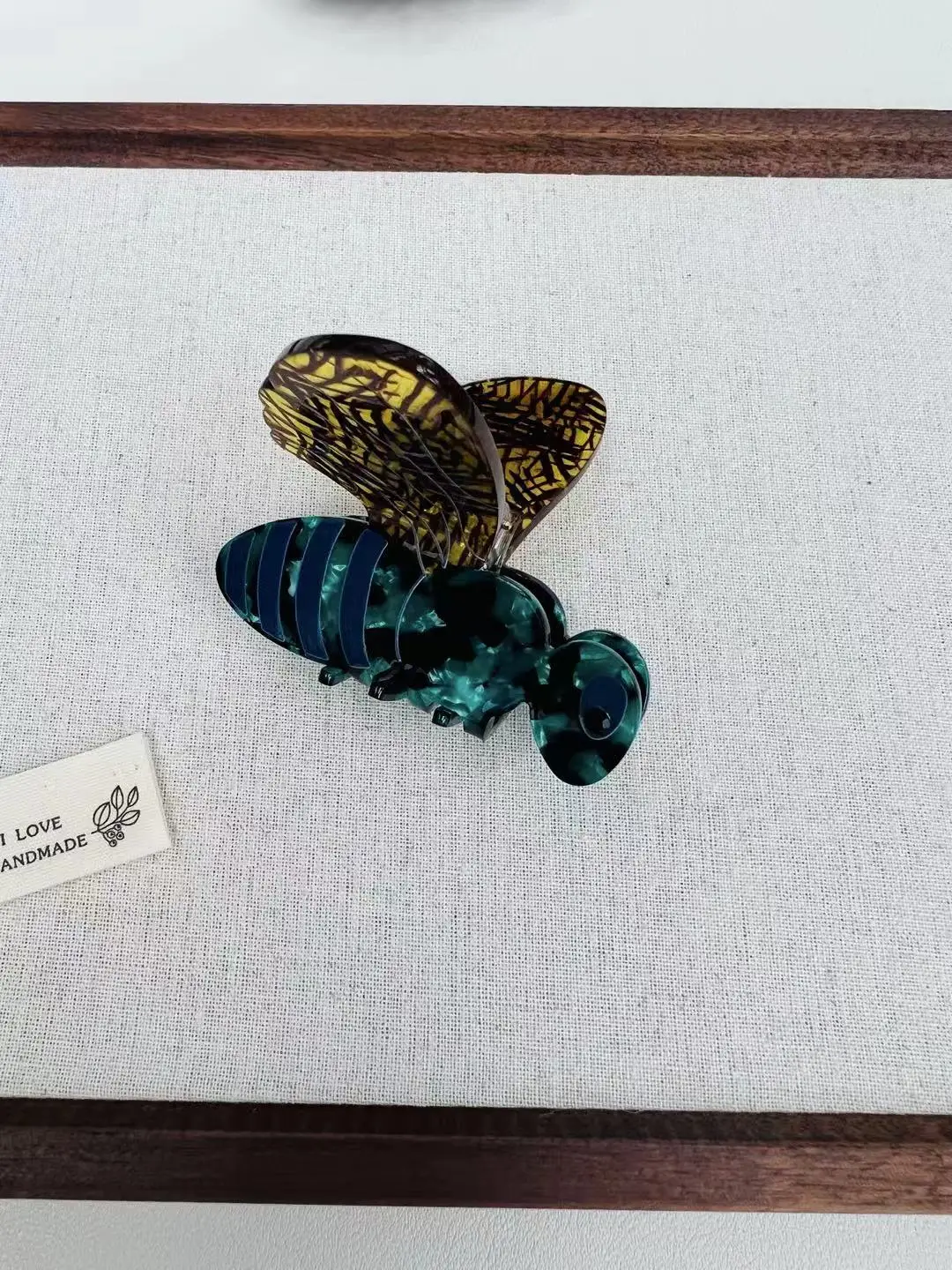 3 Insect Claw Hair Clips. Unique Casual Island Style. Acetate, Handmade. High - Quality. Fashion - Trendy。