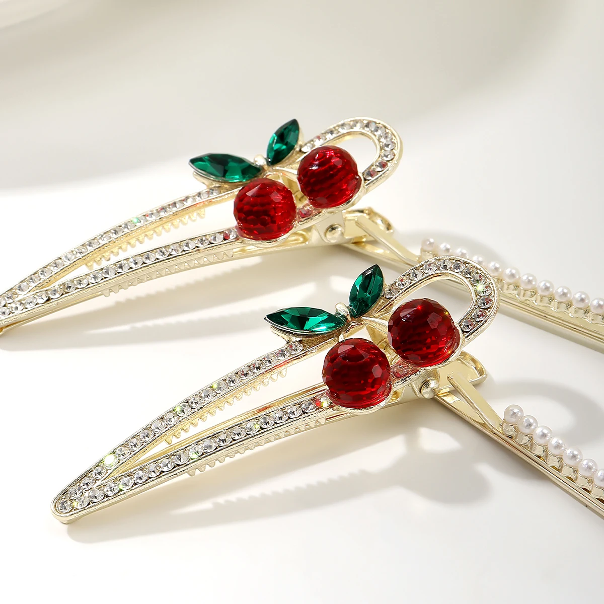 2pcs Fashionable, sweet and cute, pearl cherry hairpin, side clip, forehead bangs, broken hair, hairpin, hairpin headpiece