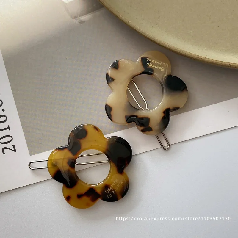 Cute little flower~Korean France's small bangs clip French minimalist edge clip with broken hair clip looks great