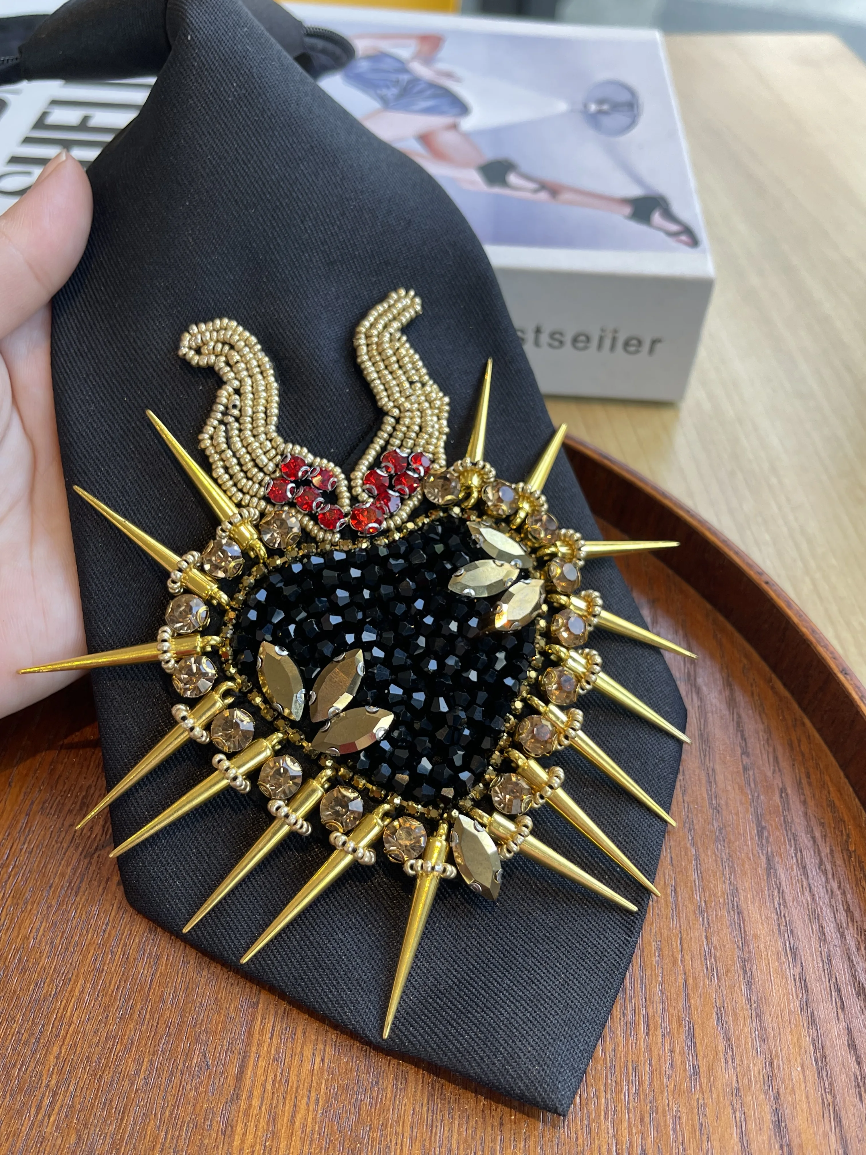Women's Black Heart-Shaped Horn-Shaped Rice Bead and Rhinestone Embellished Tie, a Sparkling and Elegant Neck Accessory with a Thoughtful Design, Perfect for Banquets, Dinners, and Workplace Outfits