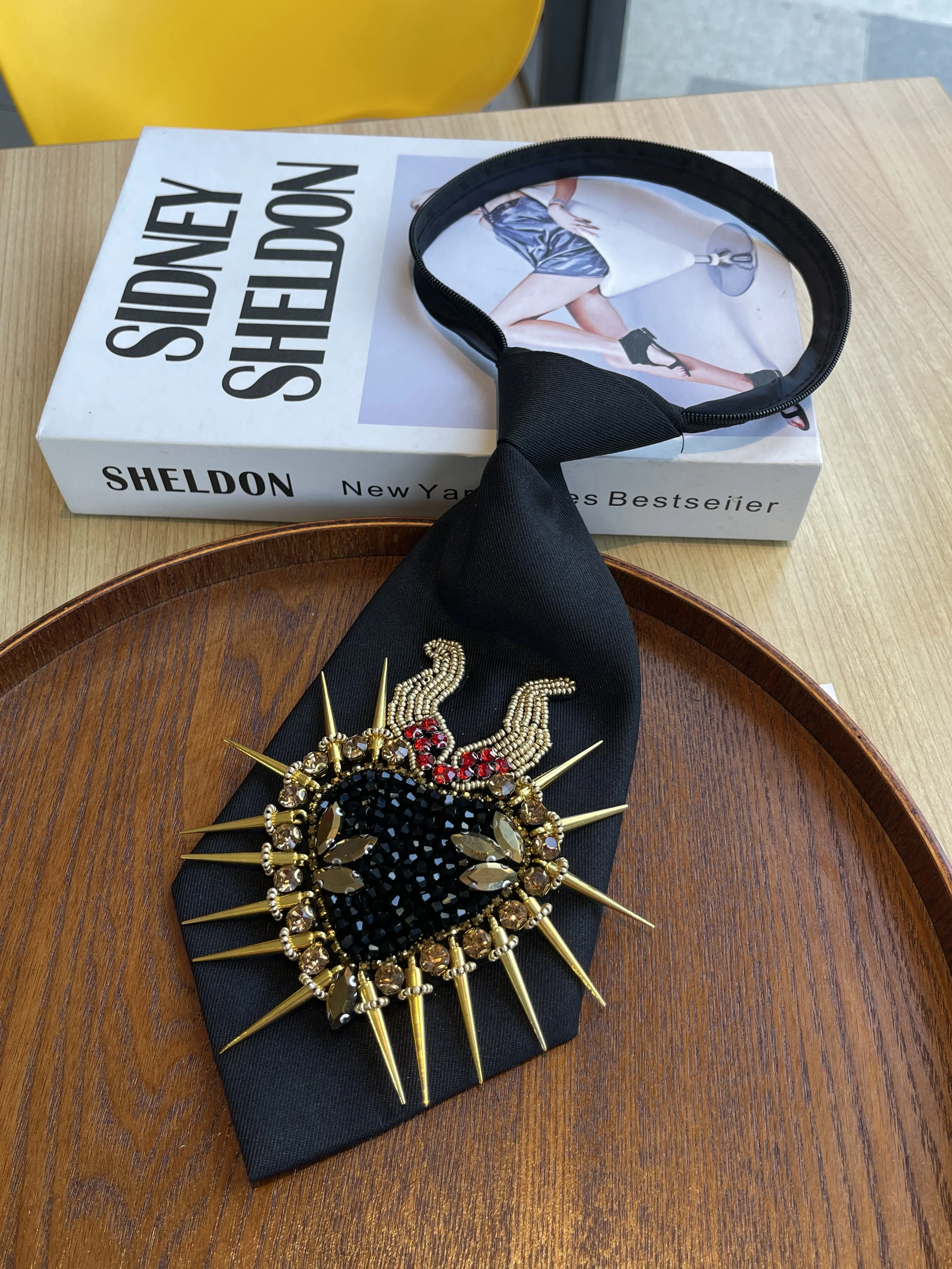 Women's Black Heart-Shaped Horn-Shaped Rice Bead and Rhinestone Embellished Tie, a Sparkling and Elegant Neck Accessory with a Thoughtful Design, Perfect for Banquets, Dinners, and Workplace Outfits