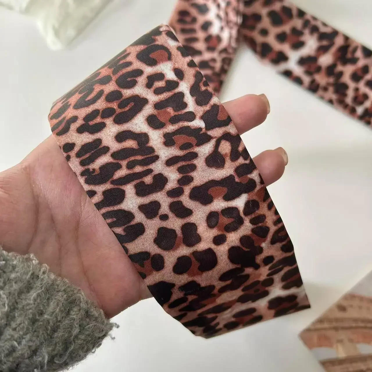 4pcs/set Scarf Women Fashion Leopard Print Hair Bands Imitation Silk Satin Bag Handle Ribbon Tie Neckerchief Foulard