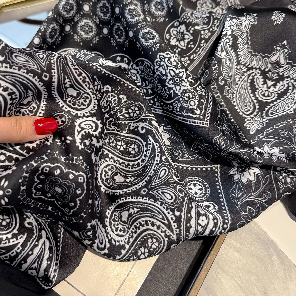 NEW Paisley Silk Square Scarf Women Satin Shawl Wrap Hijab Female Hair Band Wrist Luxury Headkerchief 70*70cm Echarpe Bandana