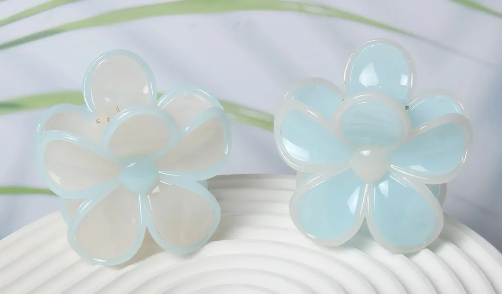 Flower Hair Claw Clips for Women Hair Hold Nonslip Hawaiian Cute Plumeria Spring and Summer Hair Clips Beach Hair Accessories