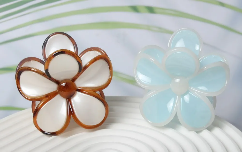 Flower Hair Claw Clips for Women Hair Hold Nonslip Hawaiian Cute Plumeria Spring and Summer Hair Clips Beach Hair Accessories