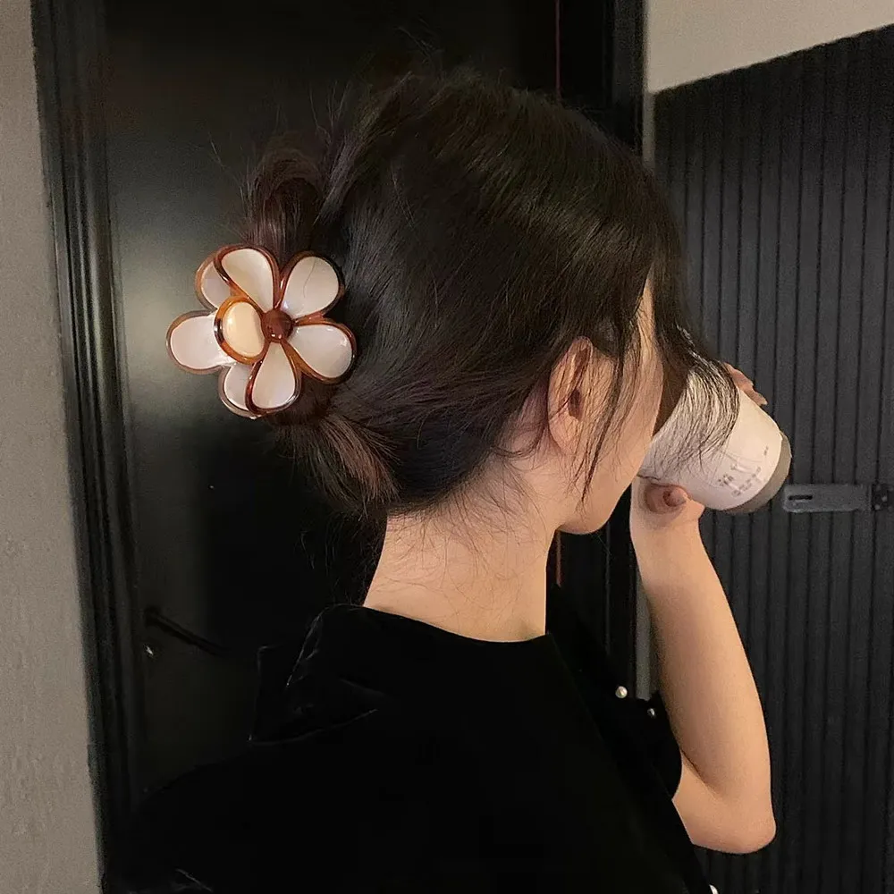 Flower Hair Claw Clips for Women Hair Hold Nonslip Hawaiian Cute Plumeria Spring and Summer Hair Clips Beach Hair Accessories