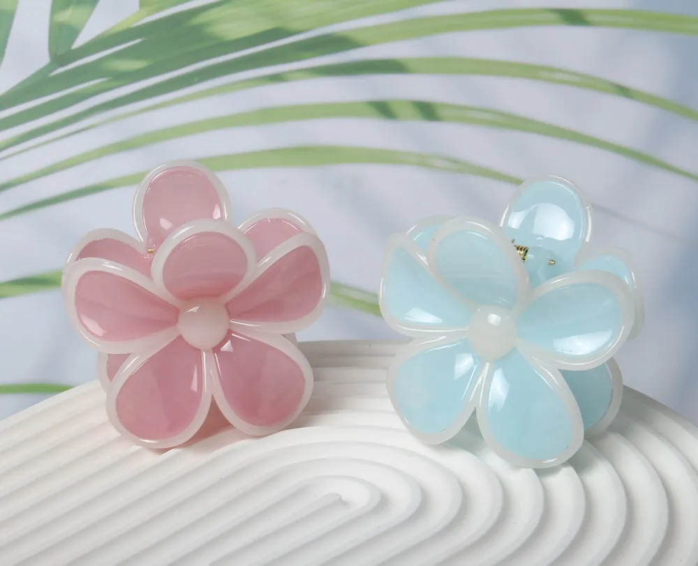 Flower Hair Claw Clips for Women Hair Hold Nonslip Hawaiian Cute Plumeria Spring and Summer Hair Clips Beach Hair Accessories