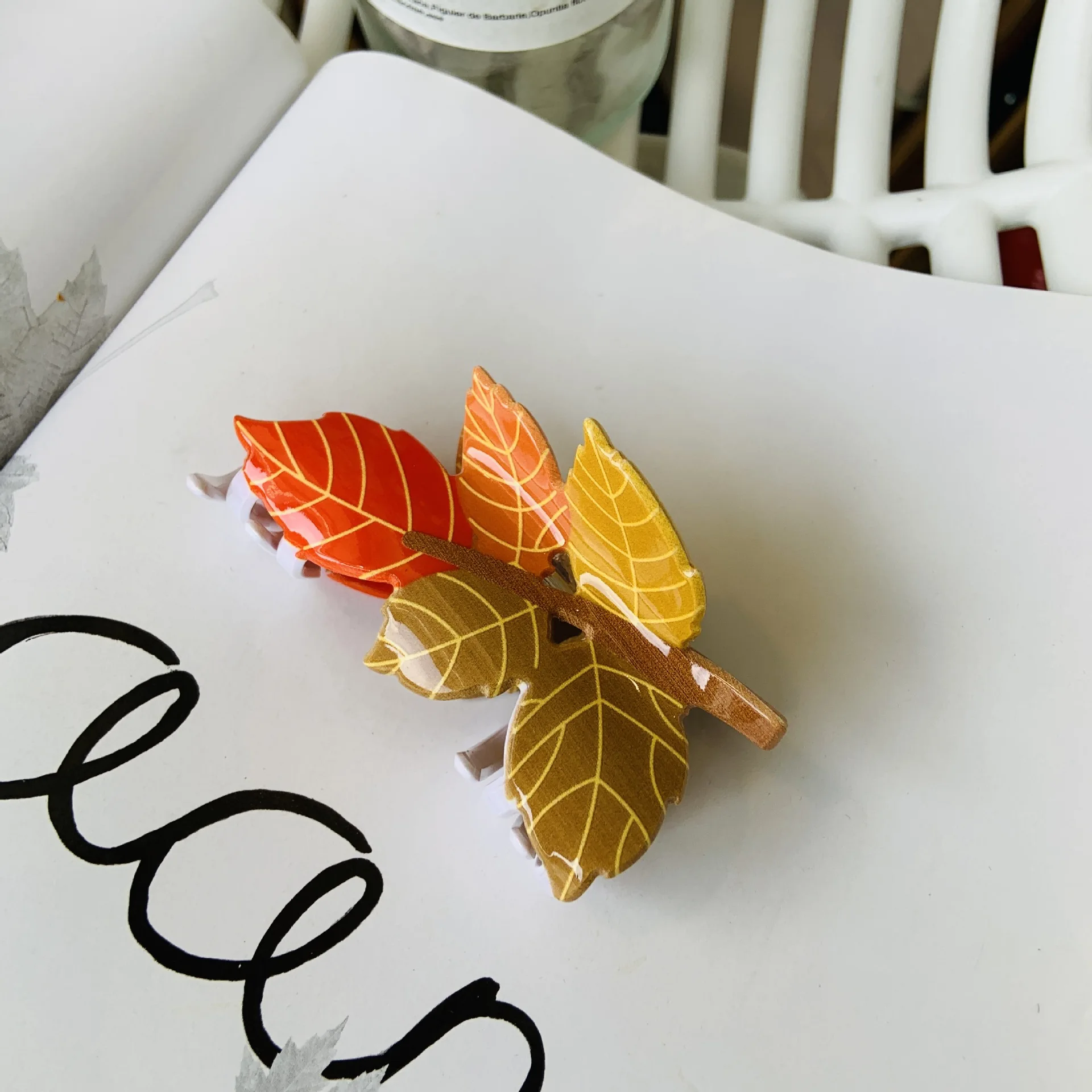 Brand New maple leaf acrylic farm hairpin squirrel hairpin grab clip alpaca hairpin back head tree animal shark clip 2025