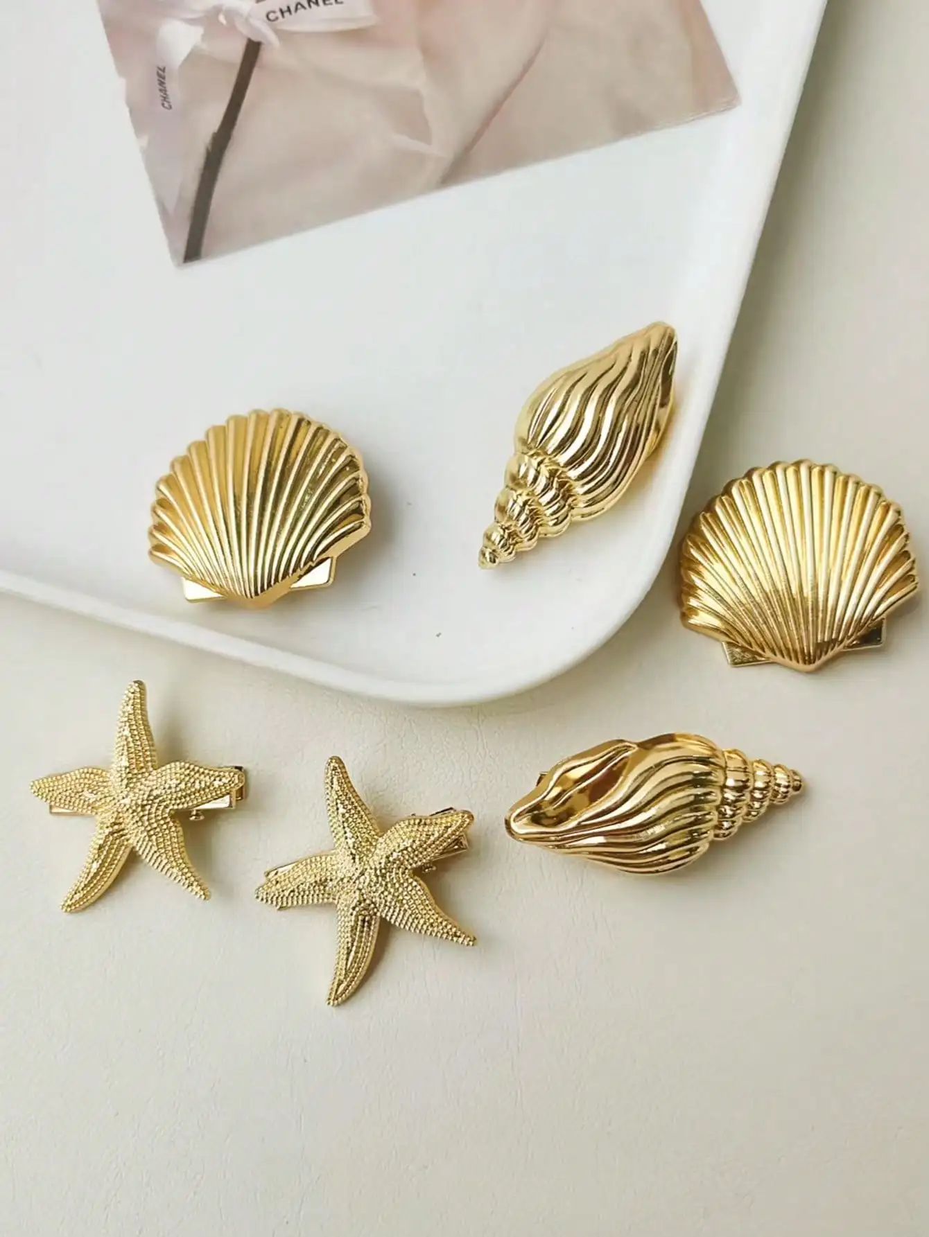6pcs Fashion Golden Ocean themed Hair Clips with Shell Conch Starfish Shapes for Women Girls Daily and Travel Hair Accessories