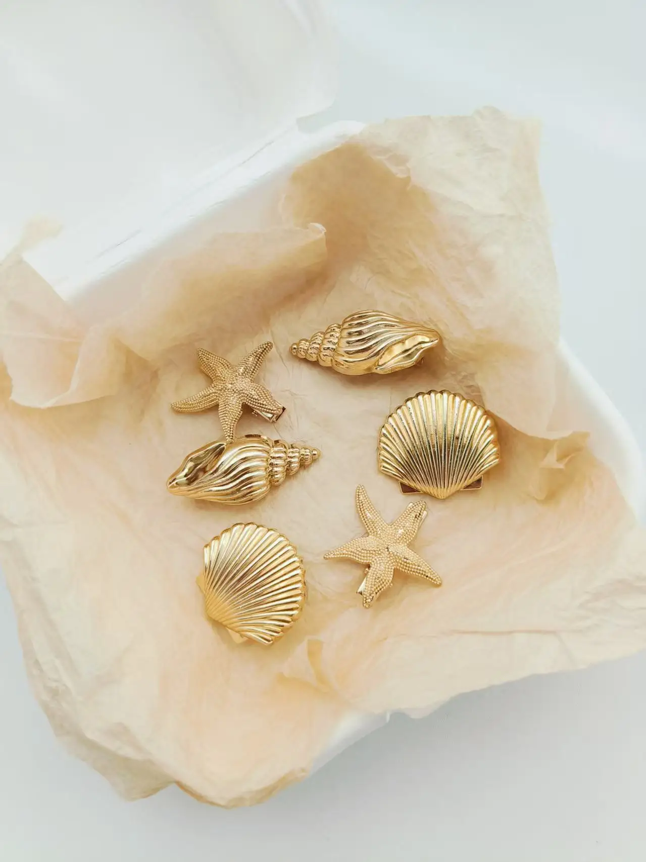 6pcs Fashion Golden Ocean themed Hair Clips with Shell Conch Starfish Shapes for Women Girls Daily and Travel Hair Accessories