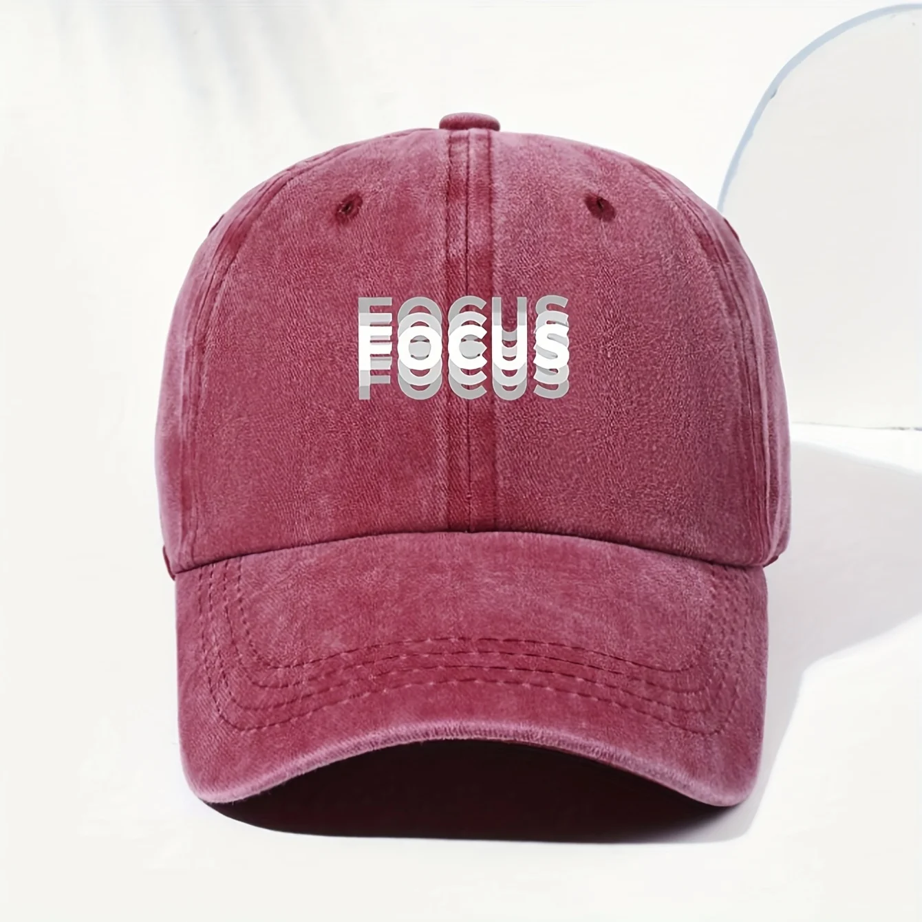 Classic unisex baseball cap with "FOCUS" print adjustable for daily leisure, outdoor sports, and travel