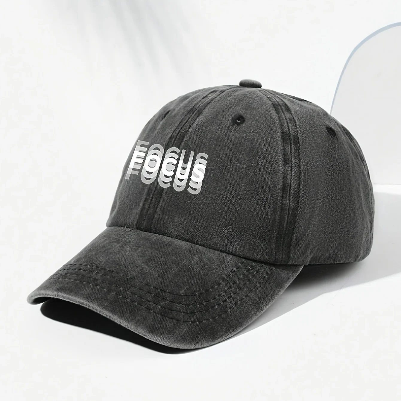 Classic unisex baseball cap with "FOCUS" print adjustable for daily leisure, outdoor sports, and travel