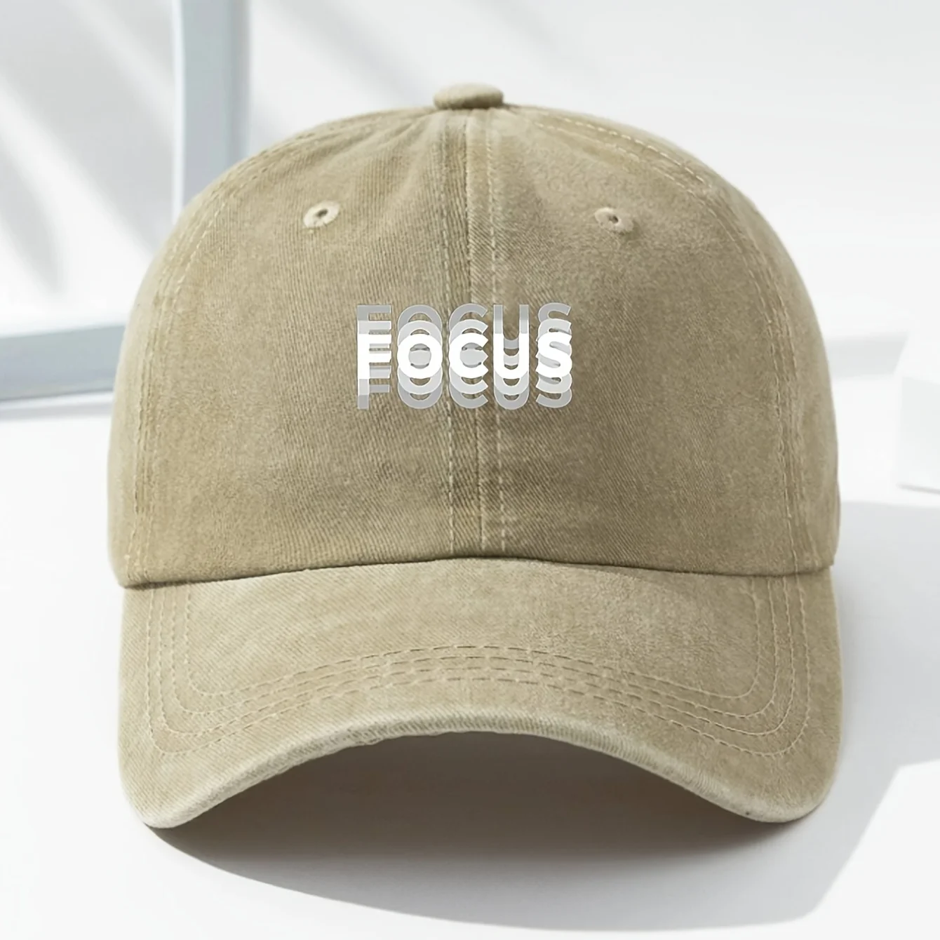 Classic unisex baseball cap with "FOCUS" print adjustable for daily leisure, outdoor sports, and travel
