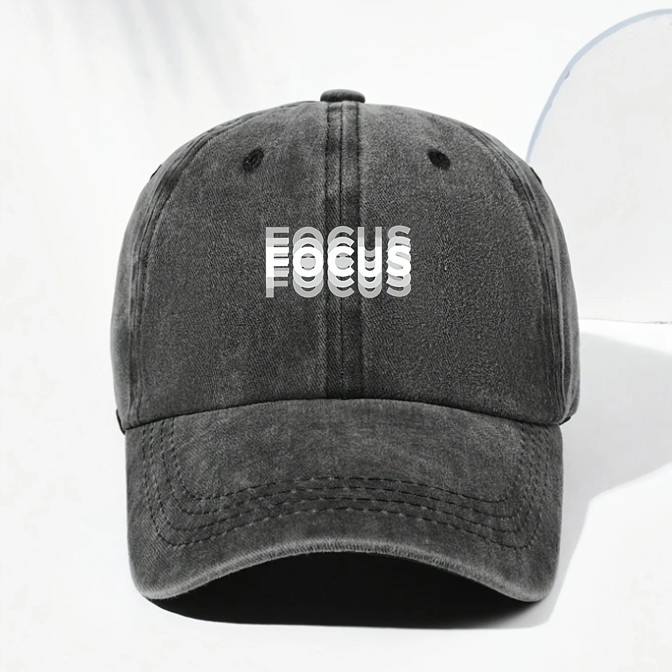 Classic unisex baseball cap with "FOCUS" print adjustable for daily leisure, outdoor sports, and travel