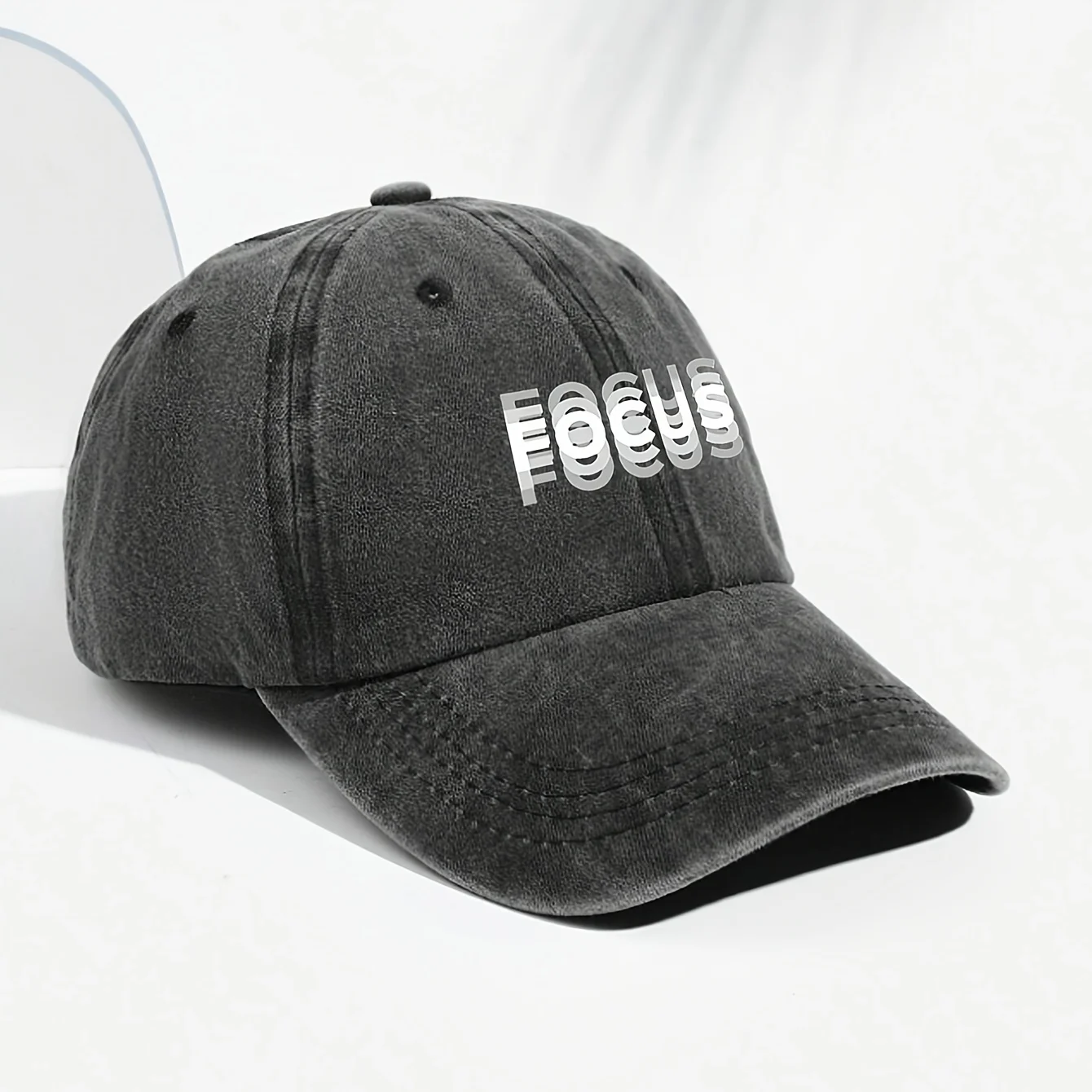 Classic unisex baseball cap with "FOCUS" print adjustable for daily leisure, outdoor sports, and travel