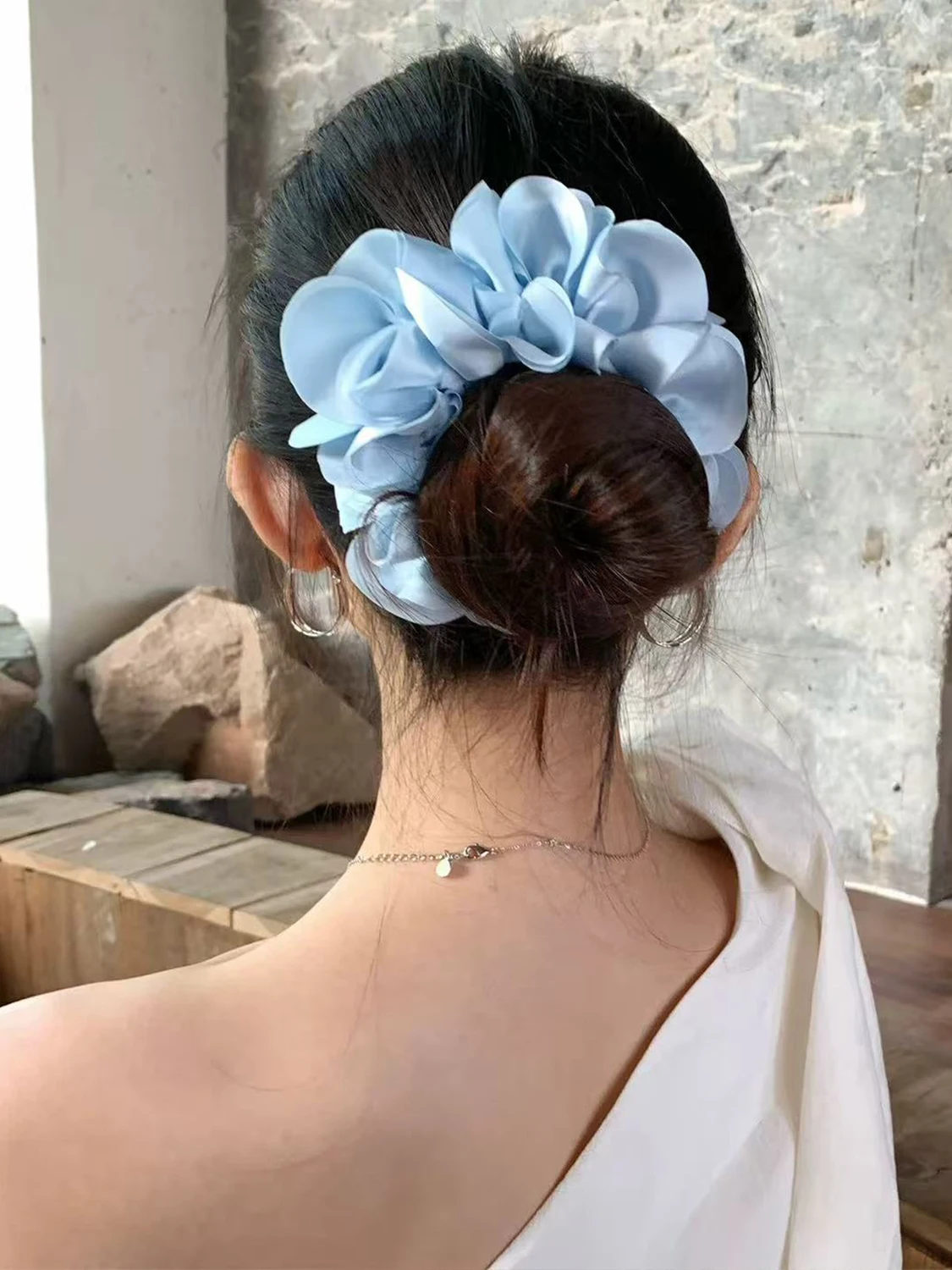 1pc Korean temperament petal bud large intestine scrunchie, female ball head flower head rope hair ornament