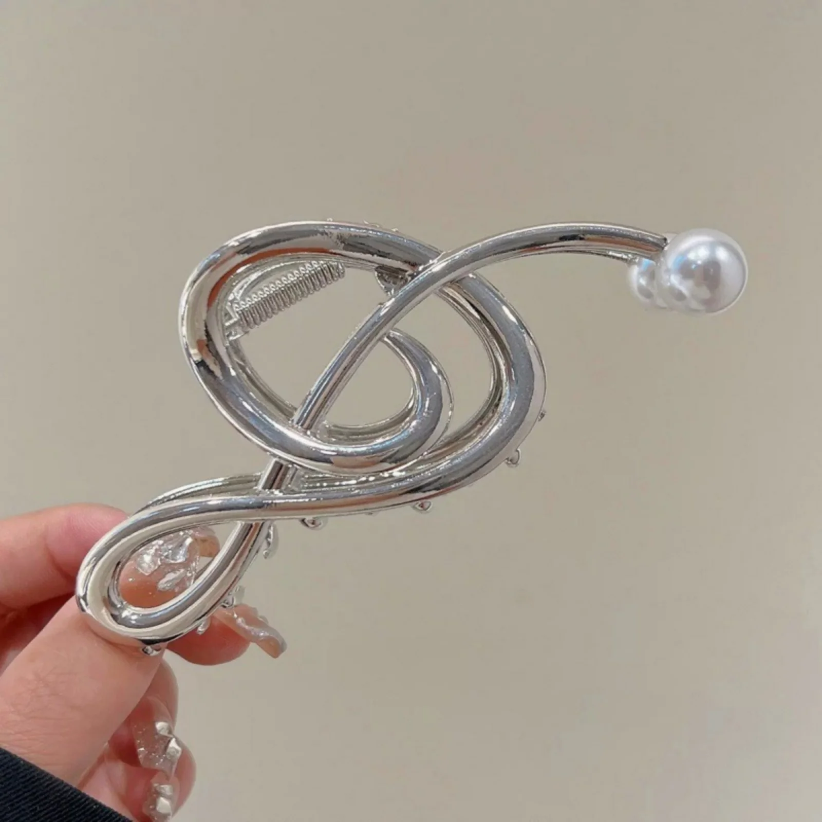 1PC Treble Clef Hair Clips with Pearls, Metal Music Note Hair Accessories, Fashionable Hair Claws for Women's Chic Looks