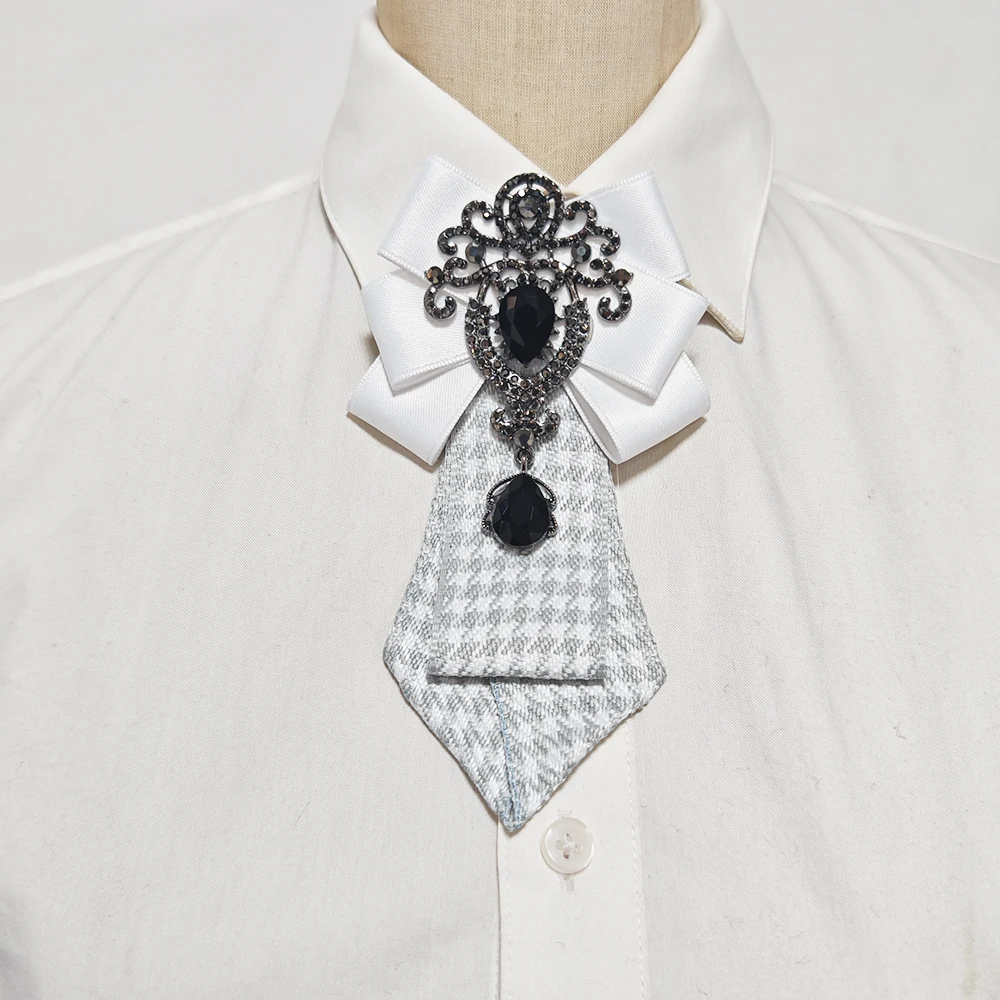 A handcrafted women's tie with contrasting color plaid and diamond accents, exquisite, finely crafted, a must-have for parties, suitable for gifting, and exudes a sense of luxury