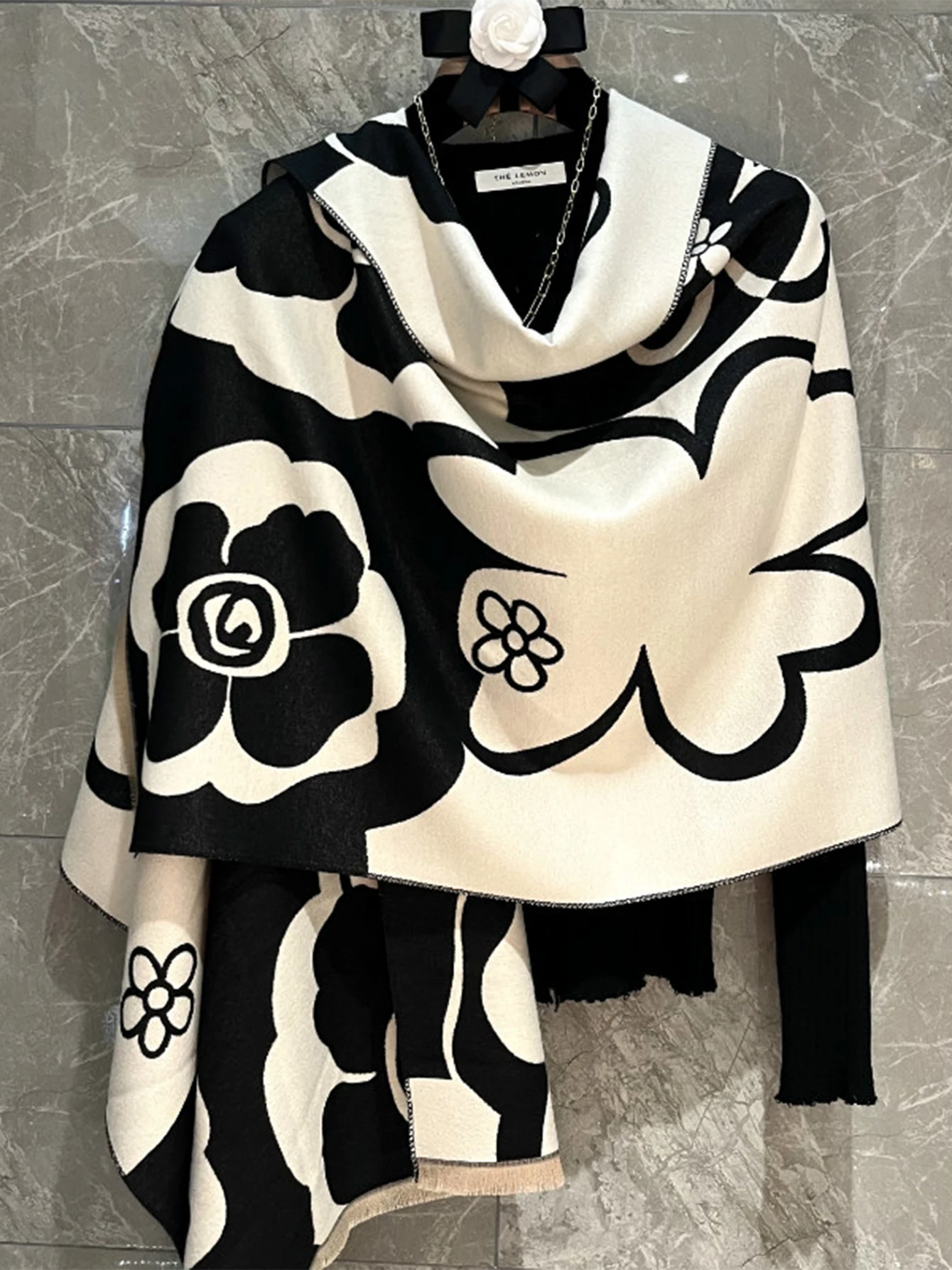Premium Black Scarf for Women Winter 2023 Fashionable Korean Style Versatile Warm Neck Warmer Large Pashmina Outerwear High-End
