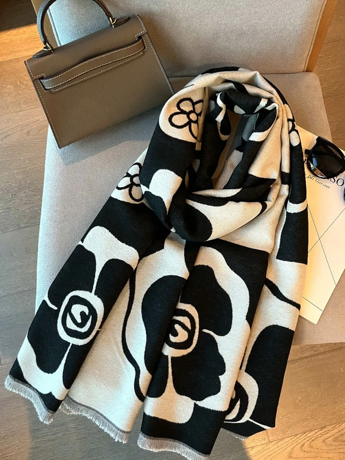 Premium Black Scarf for Women Winter 2023 Fashionable Korean Style Versatile Warm Neck Warmer Large Pashmina Outerwear High-End