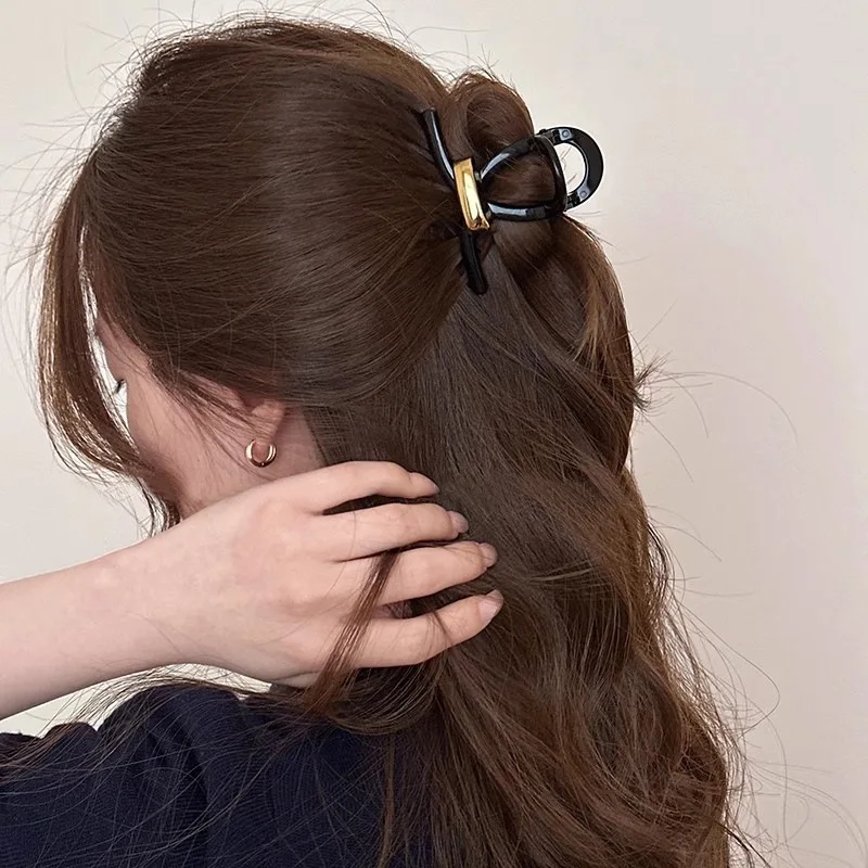 1PC Metal Label Black Large Hair Claw for Women, 2025 New Stylish High-End Back Hair Clip, Elegant Shark Clip Hair Accessory