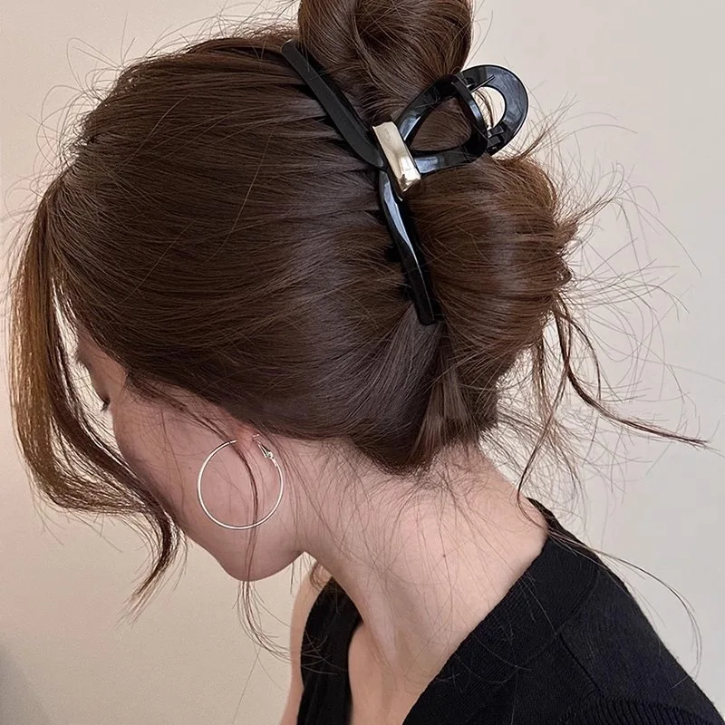 1PC Metal Label Black Large Hair Claw for Women, 2025 New Stylish High-End Back Hair Clip, Elegant Shark Clip Hair Accessory