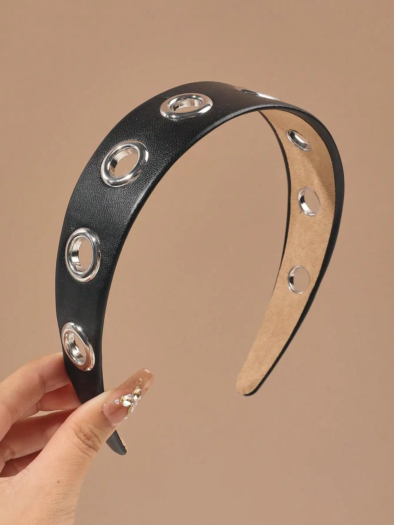 1Pcs Autumn Winter Black and Red Fashion Punk Leather Metal Studs Unique Hairband for Women Headband Fashion Hair Accessories