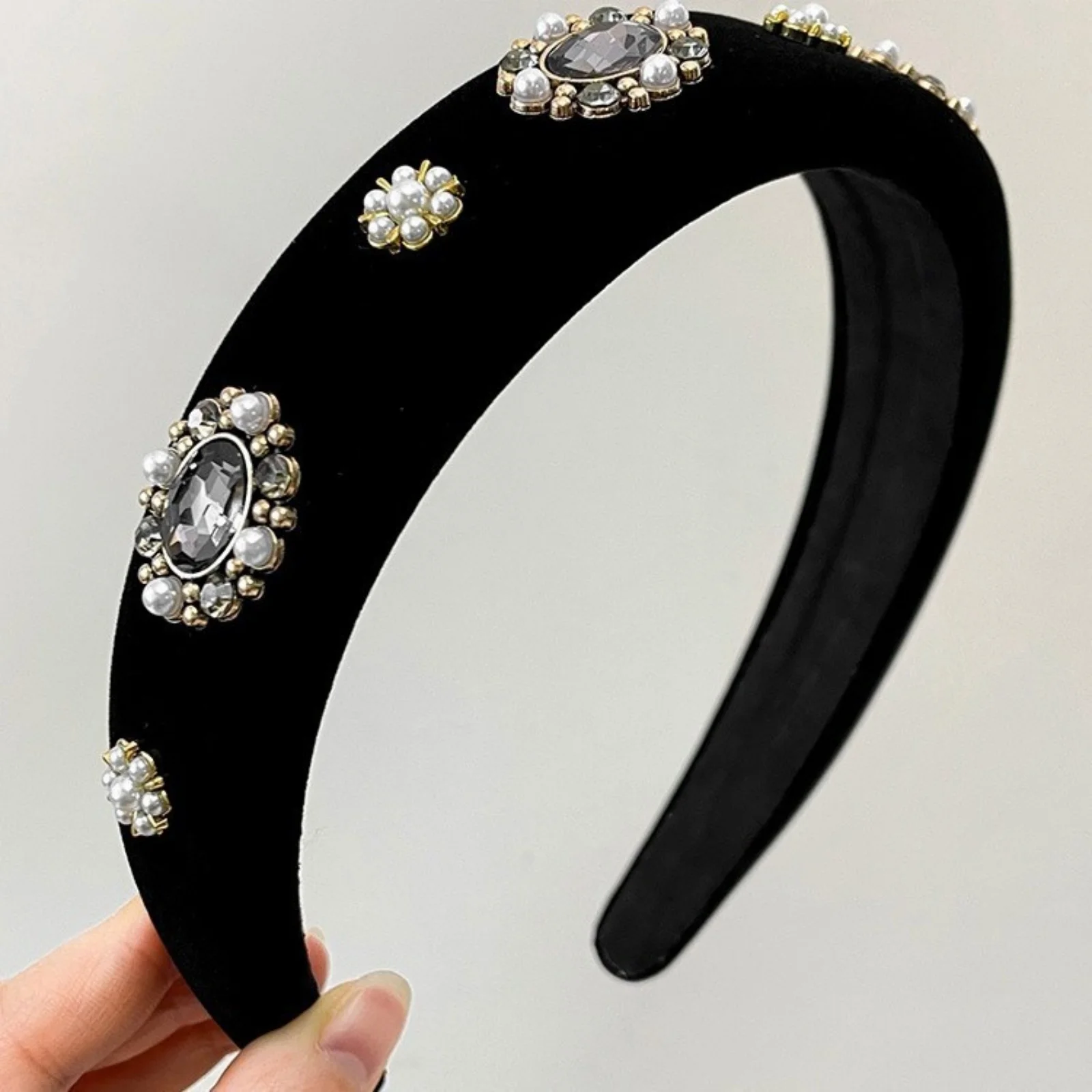 1Pc Autumn & Winter New Style Sparkly Rhinestone Elegant Hair-Holding Headband for Women, High-End Light Luxury Hair Clip, Korea