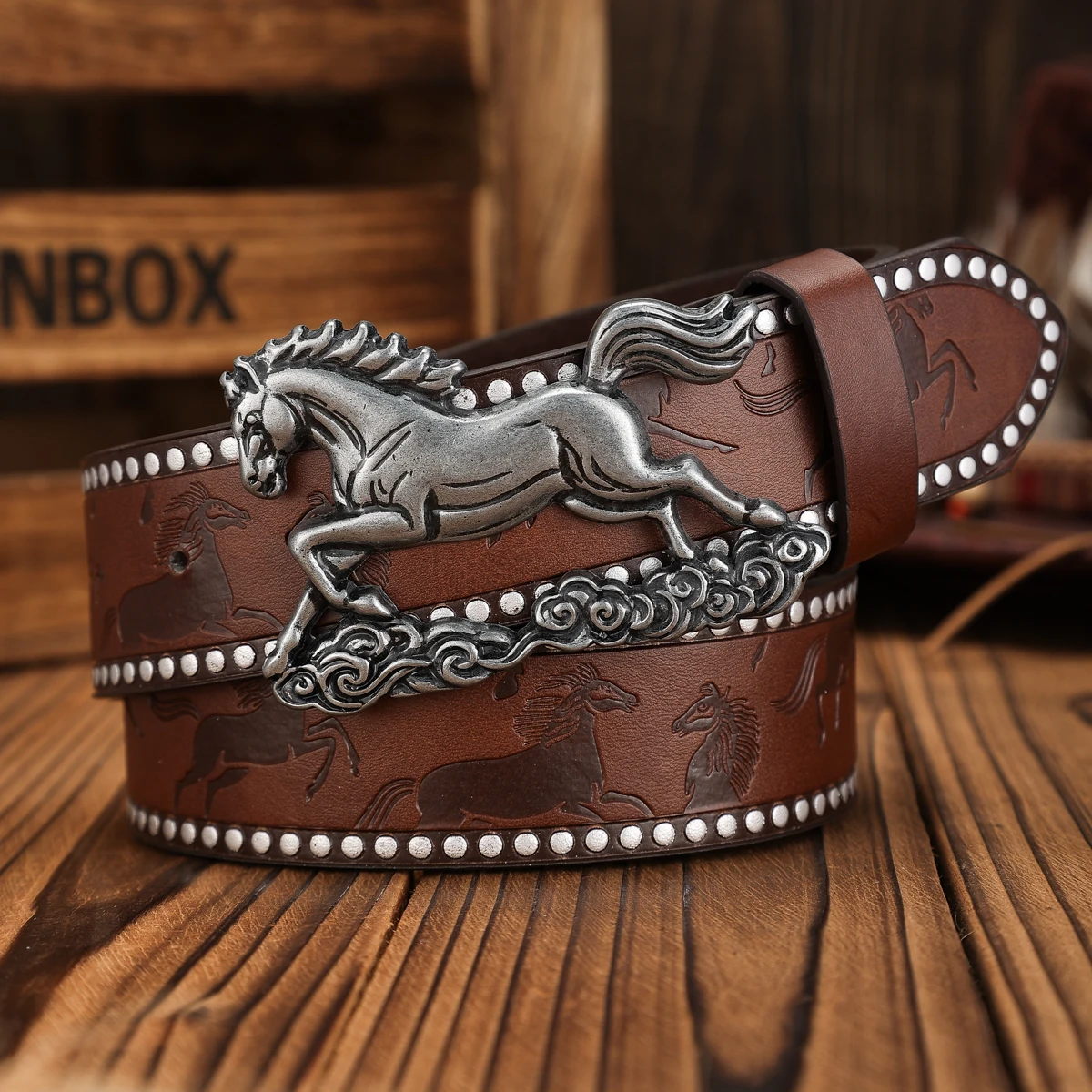 A PU Belt Suitable for Both Men and Women, Combining the Style of Western Denim and Retro, Is Perfect for Daily Casual Outings