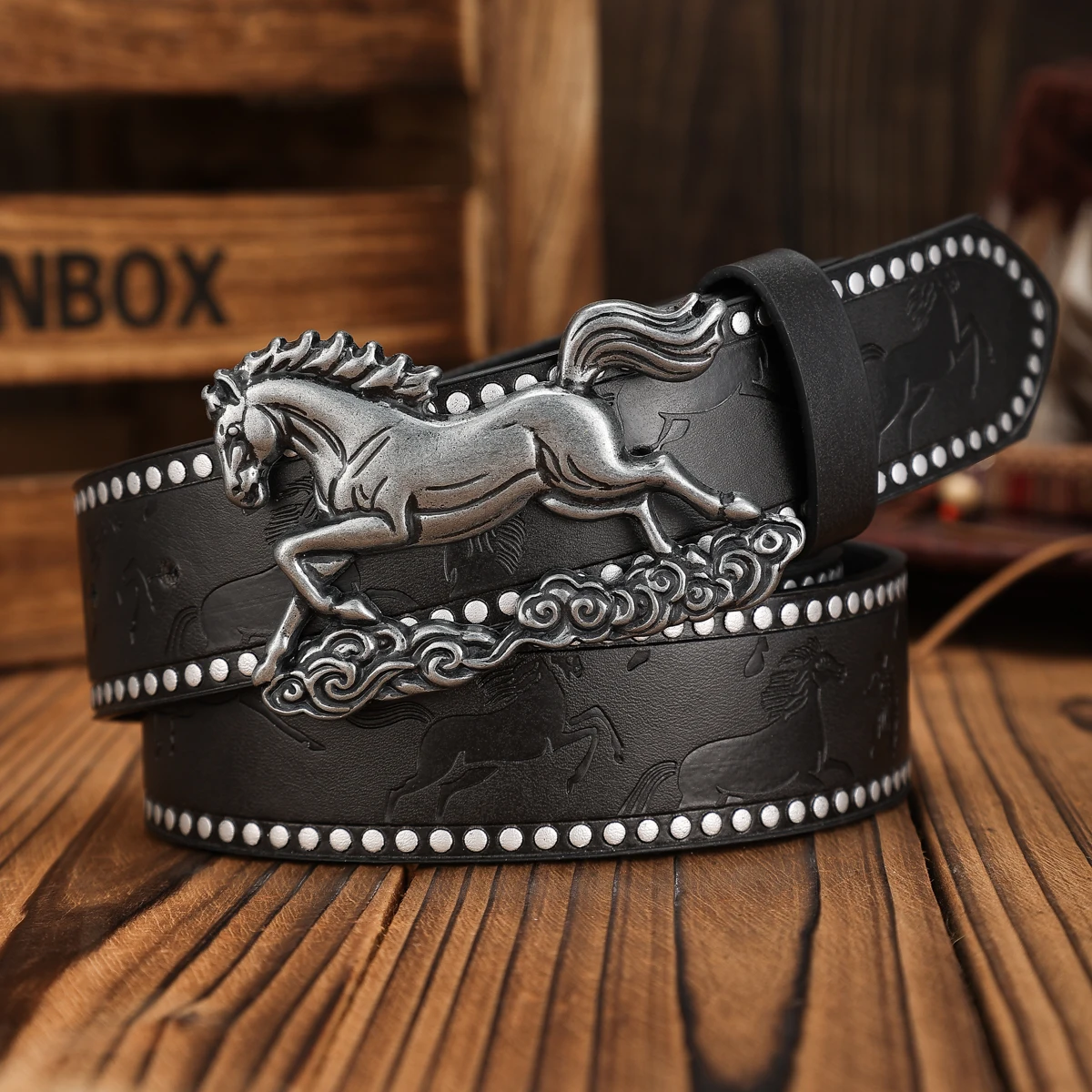 A PU Belt Suitable for Both Men and Women, Combining the Style of Western Denim and Retro, Is Perfect for Daily Casual Outings