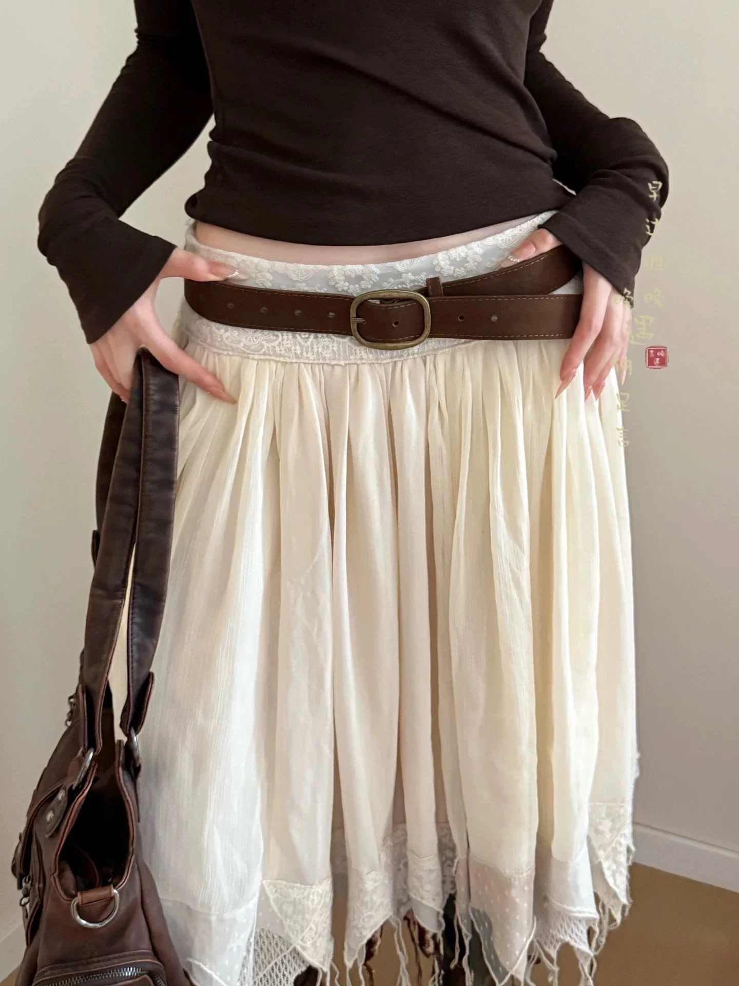 American Vintage Brown Buckle Wide Leather Belt for Women, A Niche High-end Accessory To Pair with Jeans