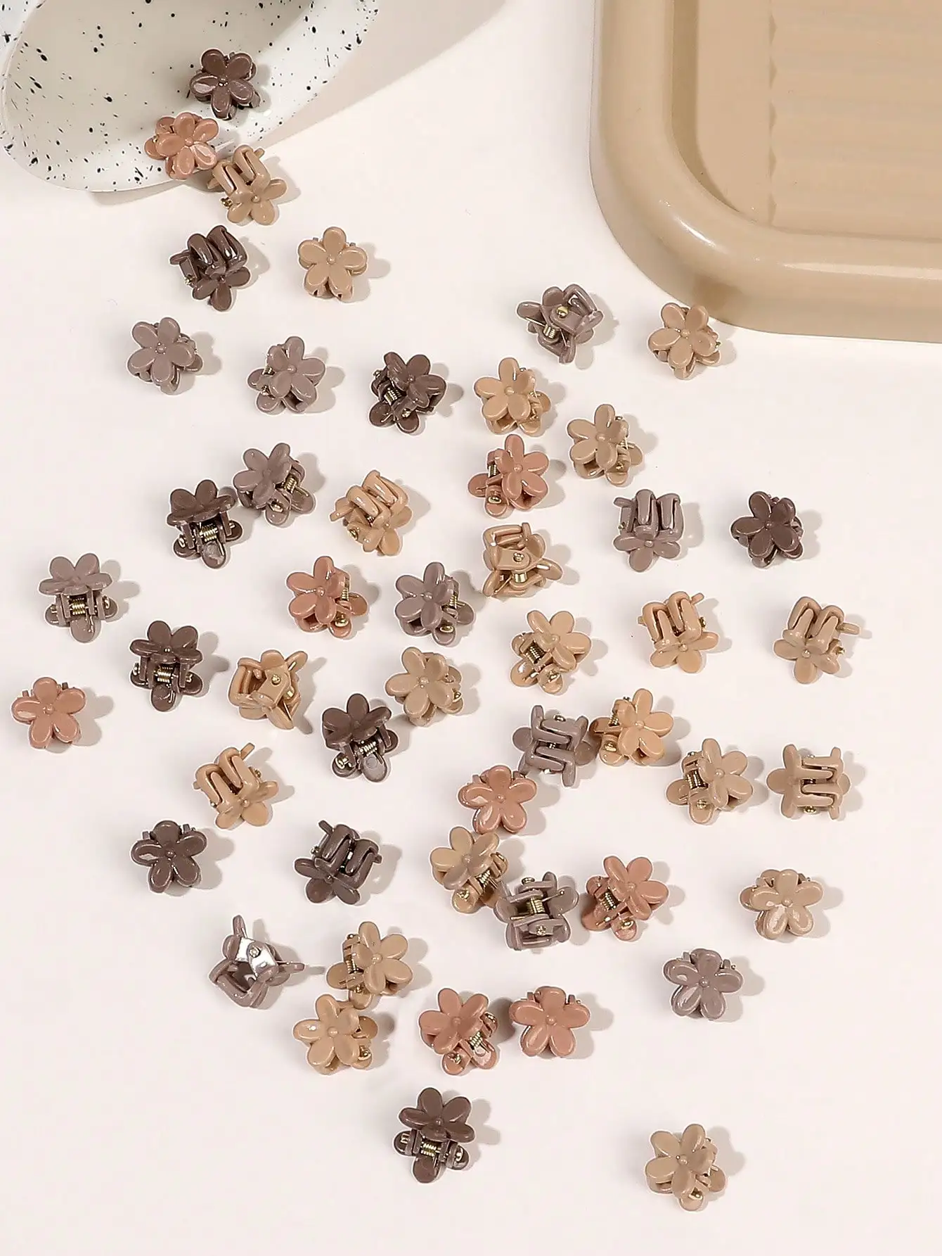 50Pcs Colorful Mini Flower Hair Claw Clips for Girl Cute Hair Styling Accessories Holiday Gift Decorative Bun Clamp Tiny Hair