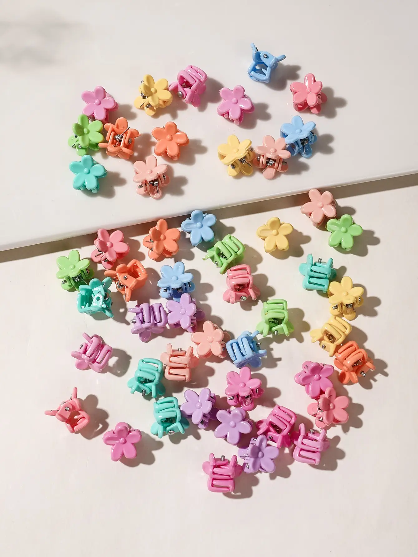 50Pcs Colorful Mini Flower Hair Claw Clips for Girl Cute Hair Styling Accessories Holiday Gift Decorative Bun Clamp Tiny Hair
