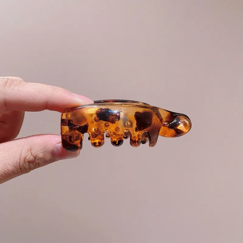 Women’s Slip-Resistant Banana Hair Clips (4 Pieces), Won’t Damage Hair. Stylish Hair Clips, Perfect for Everyday Cute Hairstyles