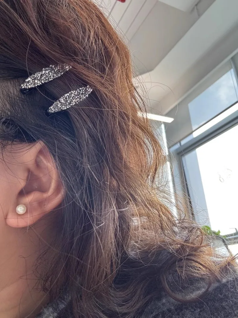Mini Shiny Rhinestone Hair Clips for Women Bangs Side Clips Bling Crystal Duckbill Barrettes Fashion Hair Accessories Daily Wear